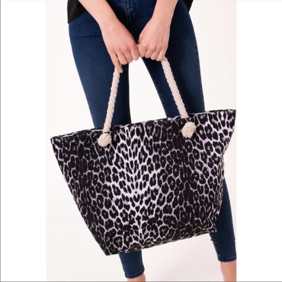 Fadivo Handbags - WON’T LAST! Leopard Print Tote